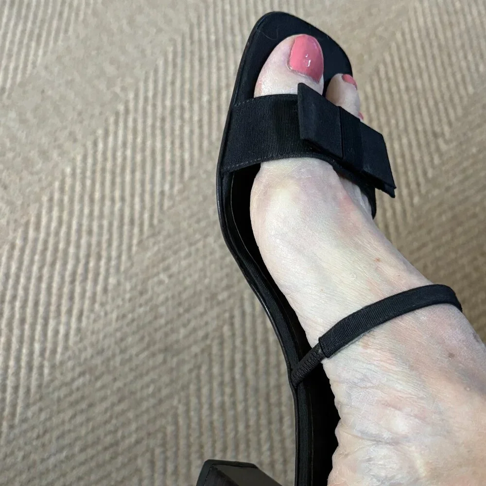 Salvatore Ferragamo Ranita Bow Sandals with elastic strap - Picture 5 of 13